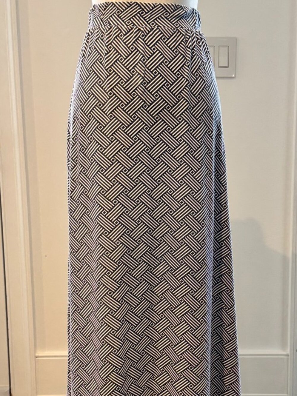 Tart Black & White Maxi Skirt | Geometric Print | Size S | Chic & Versatile